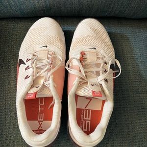 EUC Nike Metcon 7. Women's Training Shoes. Worn twice. Size 10.
